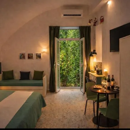 Neapolitan Modern Loft Апартаменты *