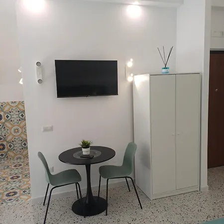 Neapolitan Modern Loft Апартаменты
